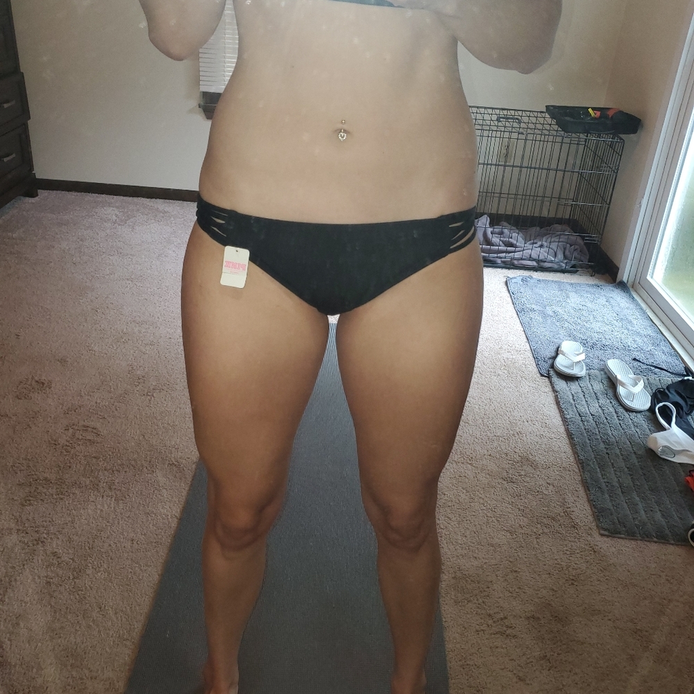 Link black swim bottoms